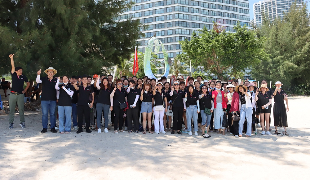Atividades de integra&ccedil;&atilde;o de equipe na praia durante o ver&atilde;o