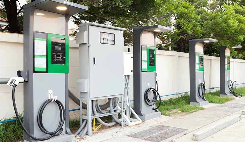 Tend&ecirc;ncias de inova&ccedil;&atilde;o e desenvolvimento em displays de carregamento de pilhas.